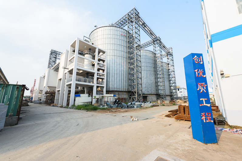 Construction of 45 thousand tons steel silo in Jianghai grain and oil wharf