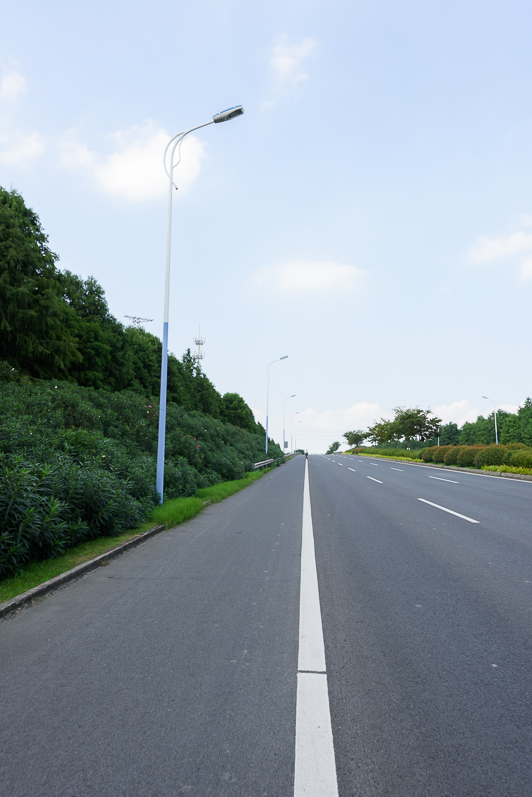 Street lighting installation project in Nanfeng section of Miao Feng highway